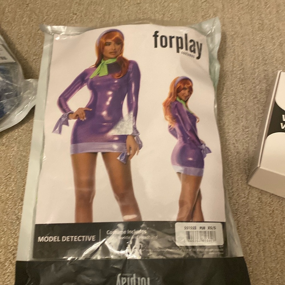 Daphne Scooby-Doo sexy woman Halloween costume with wig